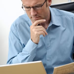 Online student learning about distance education.